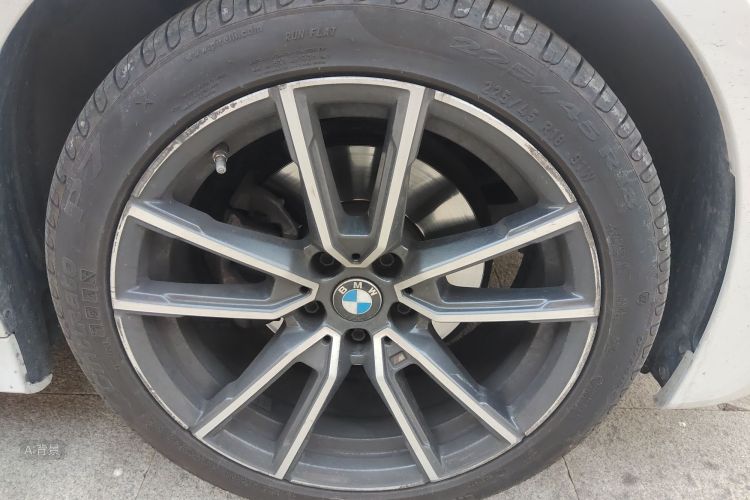 BMW 3 Series 2021 car image #9