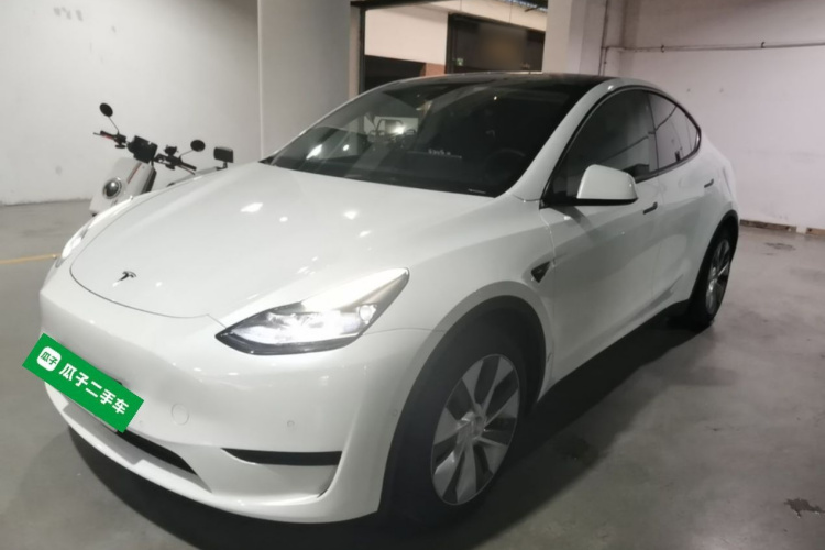 Tesla Model Y 2022 car image #2