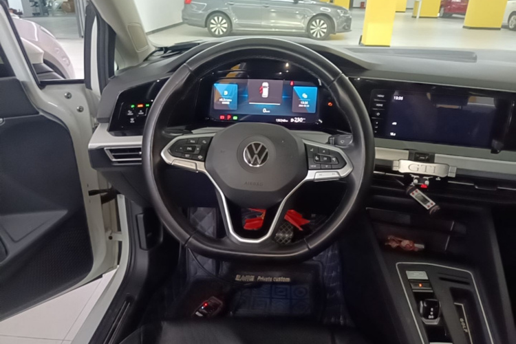 Volkswagen Golf 2021 car image #11
