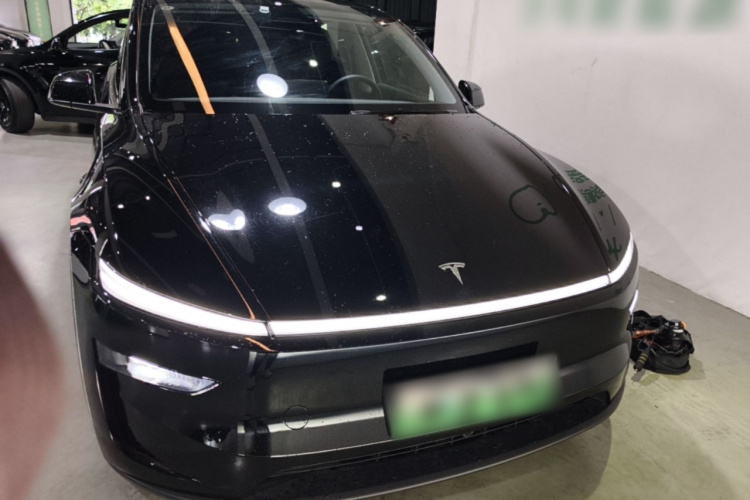 Tesla Model Y 2025 #3 Tesla Model Y 2025 car image #3