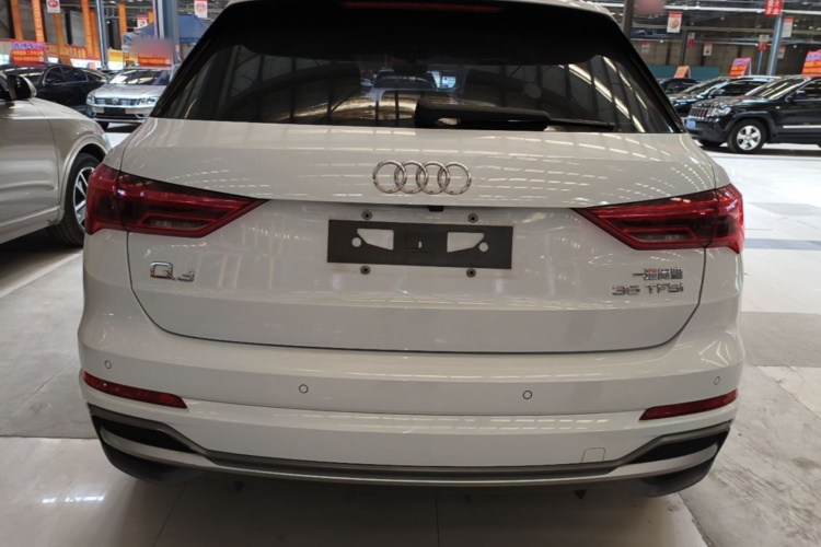 Audi Q3 2019 car image #6