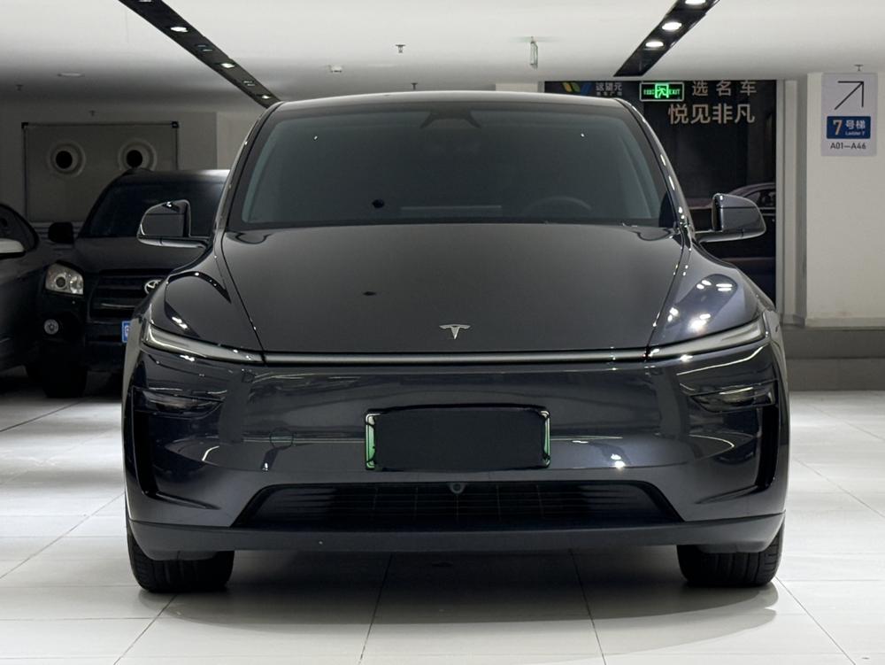 Tesla Model Y 2025 #2 Tesla Model Y 2025 car image #2
