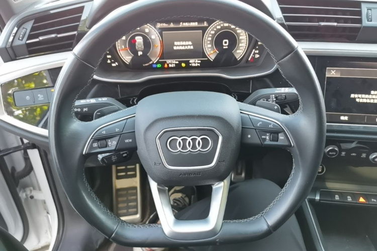 Audi Q3 2025 car image #11