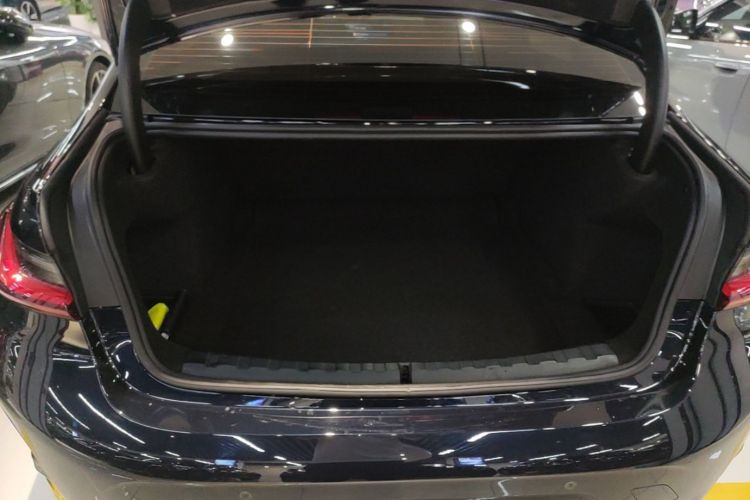 BMW 3 Series 2025 صورة سيارة #21