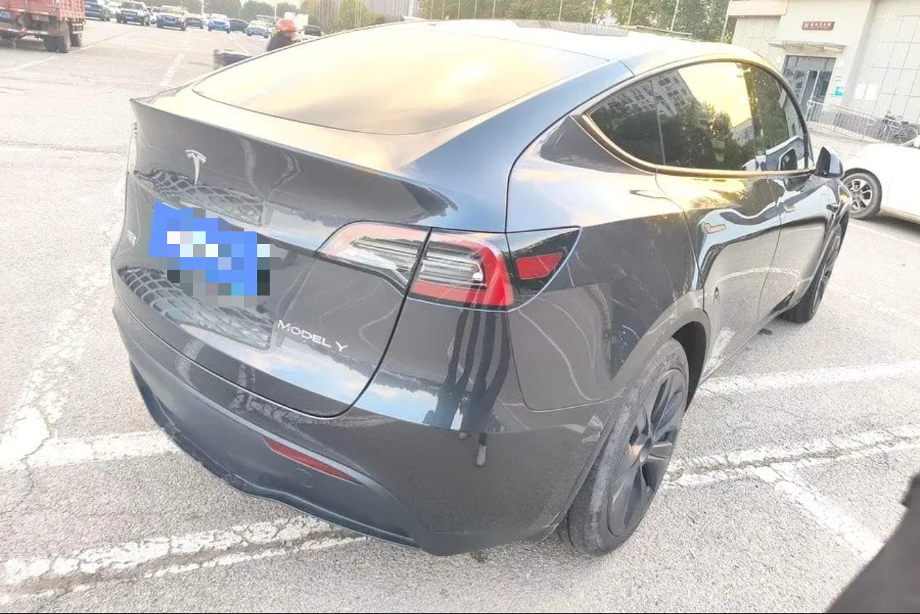 Tesla Model Y 2024 car image #2