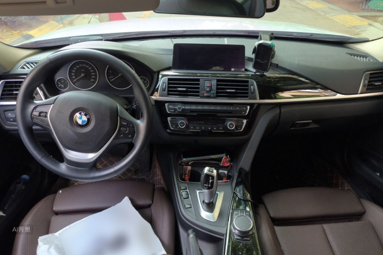 BMW 3 Series 2019 car image #11
