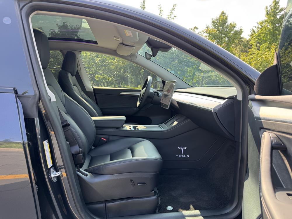 Tesla Model Y 2025 car image #21