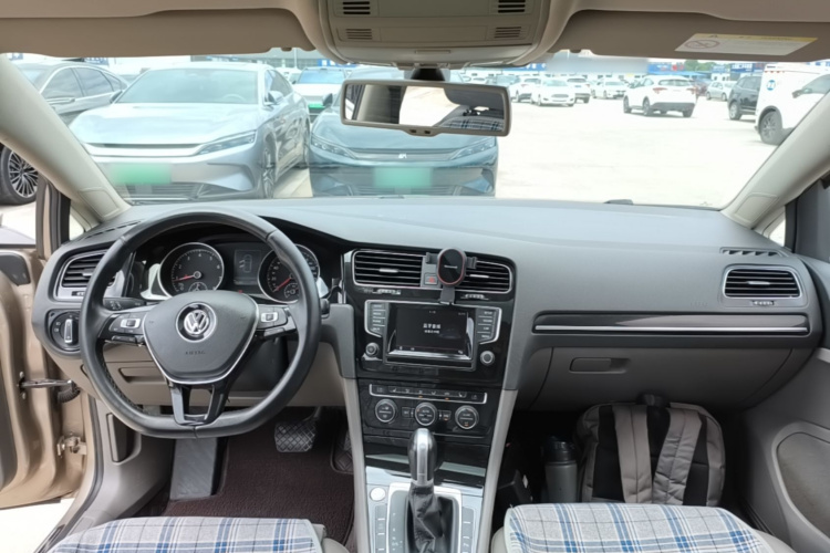 Volkswagen Golf 2014 car image #10
