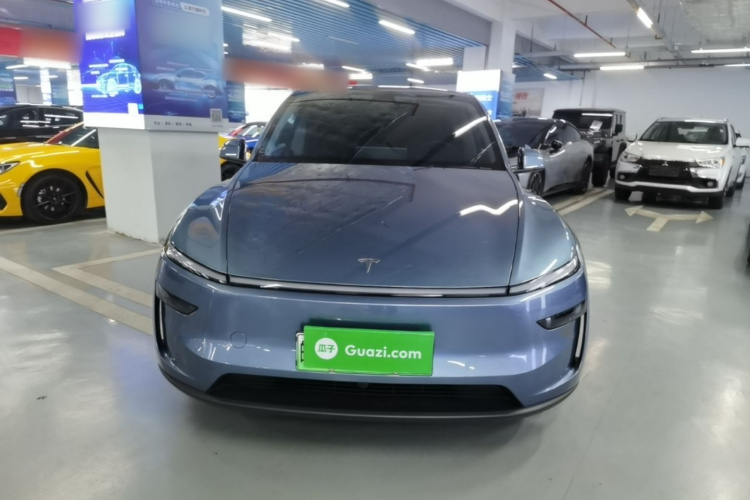 Tesla Model Y 2025 #3 Tesla Model Y 2025 immagine di auto #3