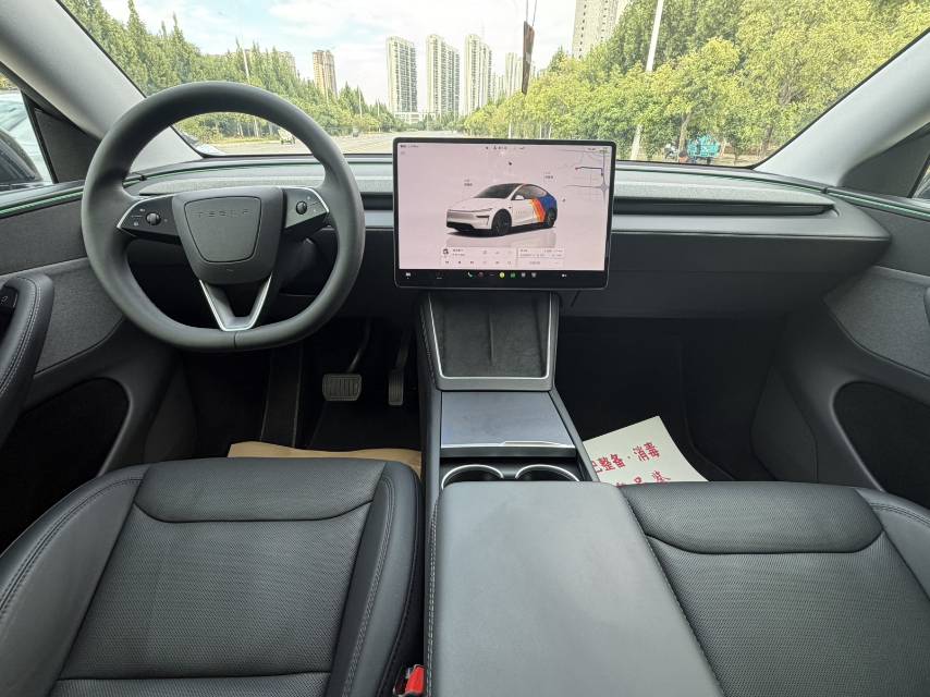 Tesla Model Y 2025 car image #5
