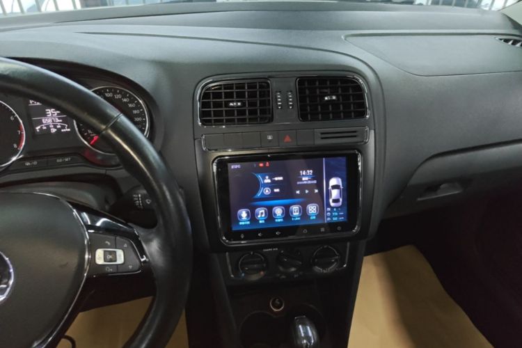 Volkswagen Polo 2017 car image #13