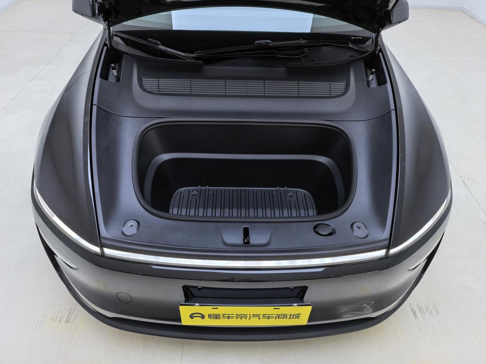 Tesla Model Y 2026 #10 Tesla Model Y 2026 car image #10
