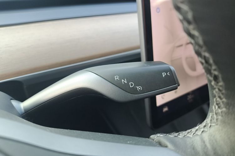 Tesla Model Y 2021 #14 Tesla Model Y 2021 car image #14