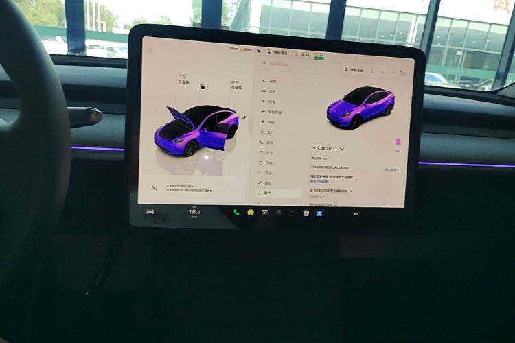 Tesla Model Y 2024 #13 Tesla Model Y 2024 car image #13