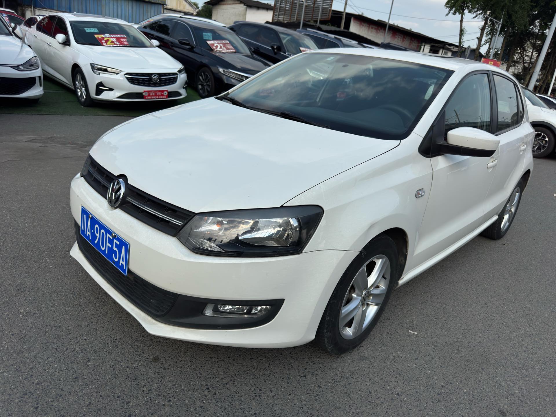 Volkswagen Polo 2012 car image 
