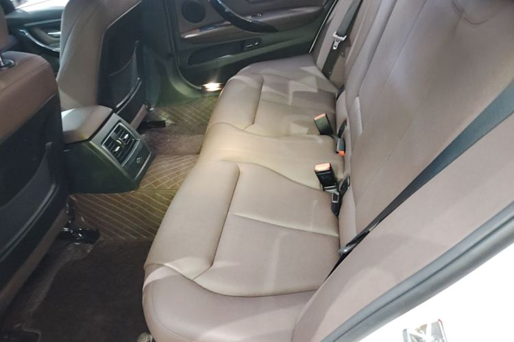 BMW 3 Series 2019 car image #15