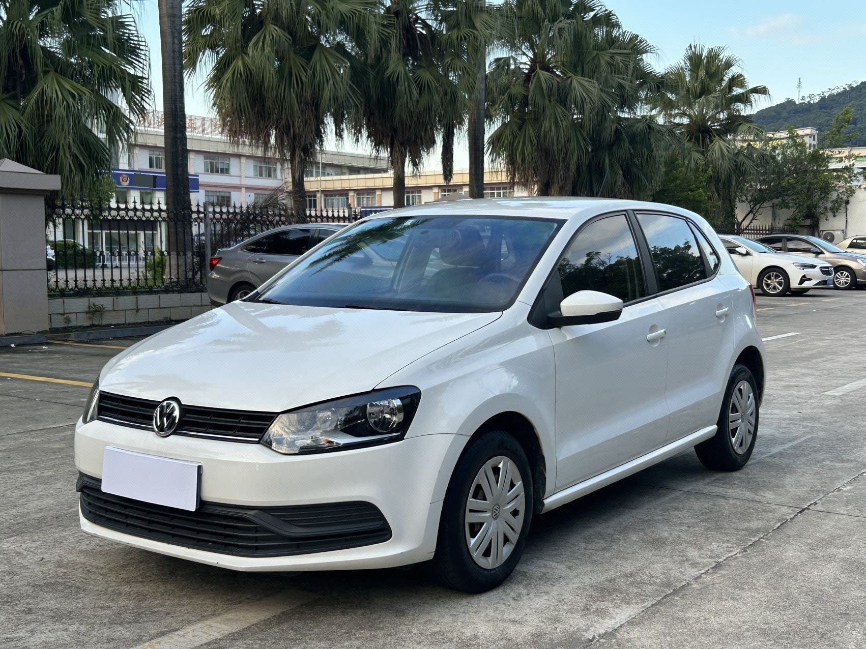 Volkswagen Polo 2017 Volkswagen Polo 2017 car image