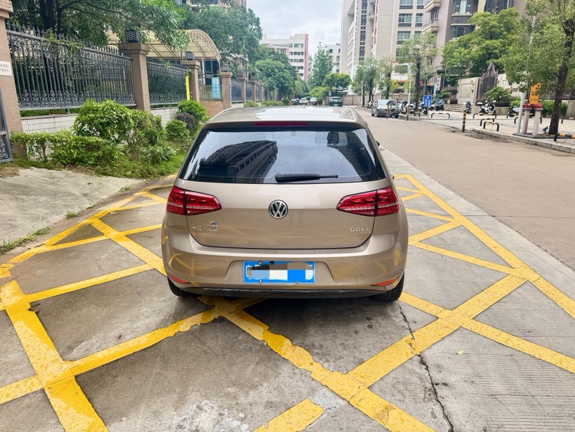 Volkswagen Golf 2014 car image #11