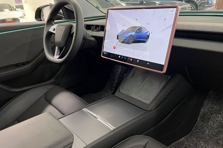 Tesla Model 3 2025 car image #17