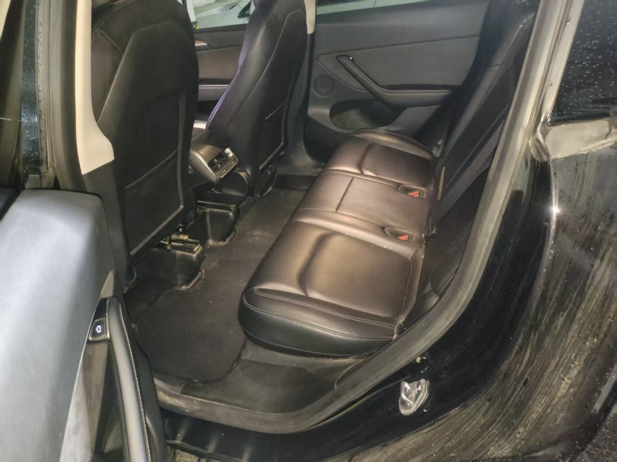 Tesla Model Y 2022 car image #2