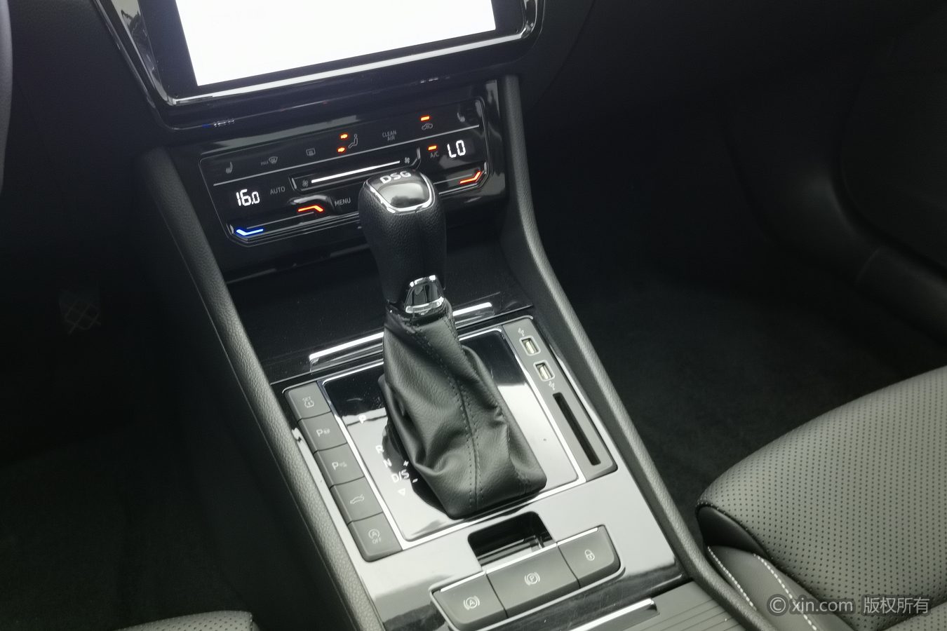 Skoda Superb 2025 car image #14