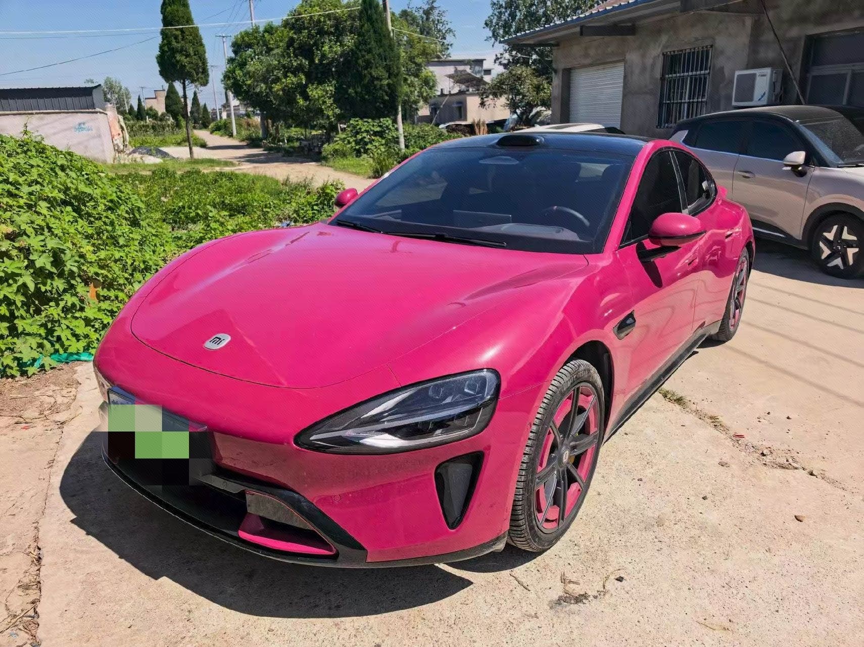 MI SU7 2025 immagine di auto 