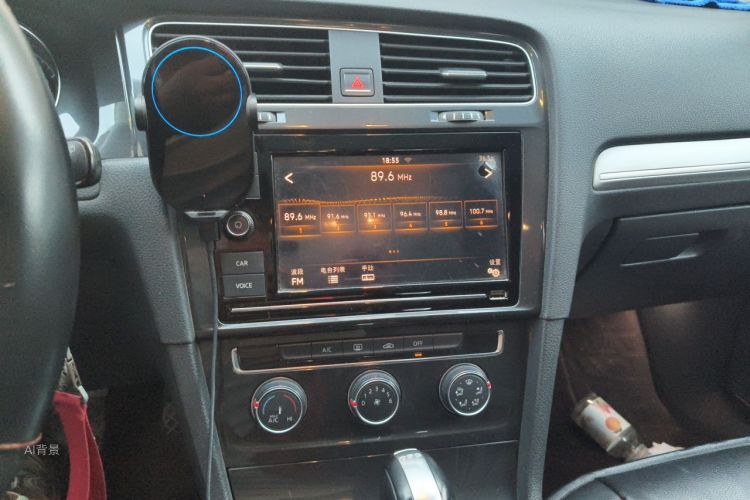 Volkswagen Golf 2019 car image #15
