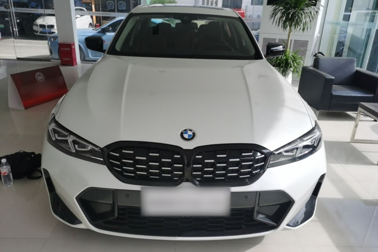 BMW 3 Series 2025 #3 BMW 3 Series 2025 car image #3