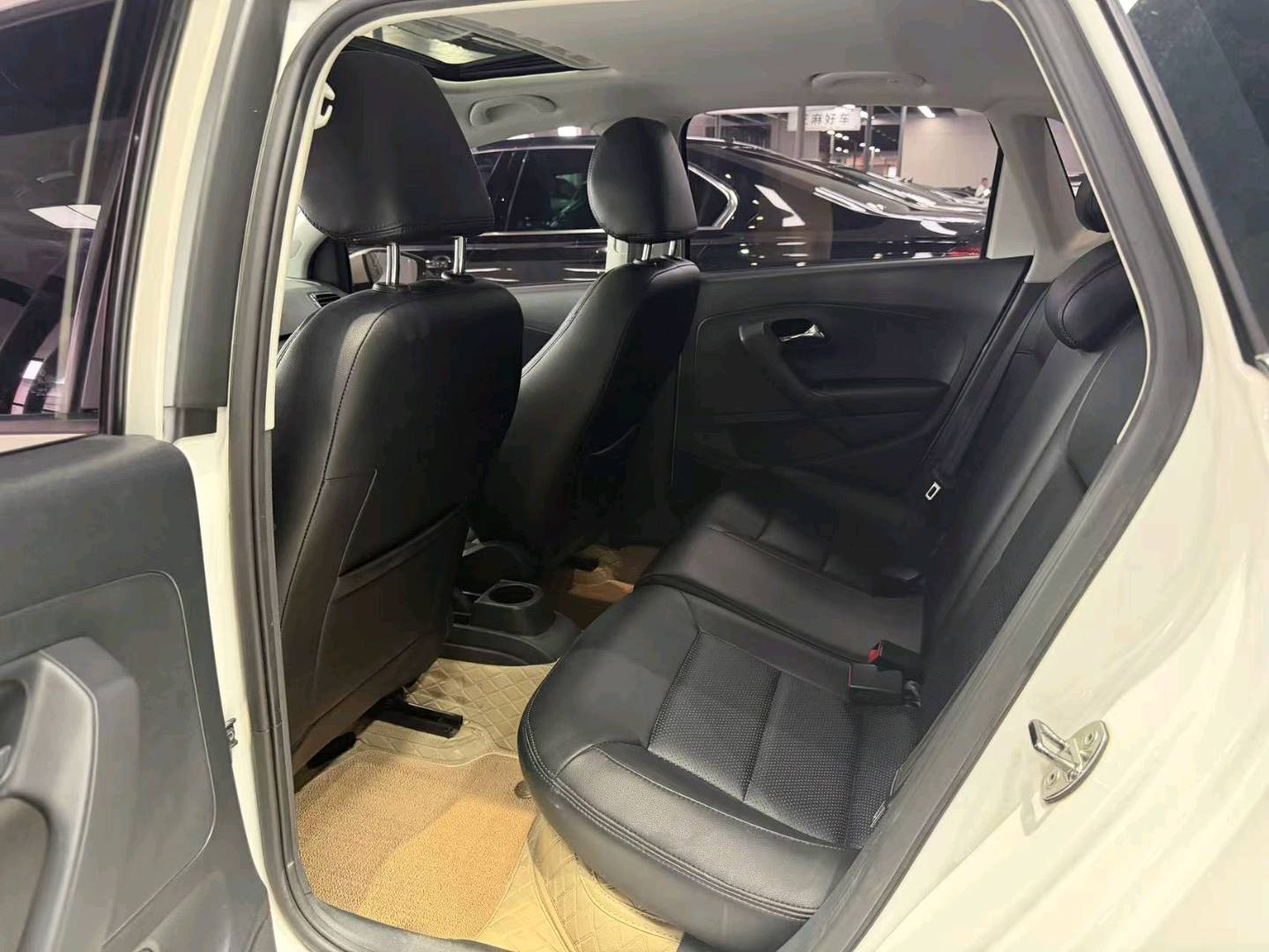 Volkswagen Polo 2018 car image #10