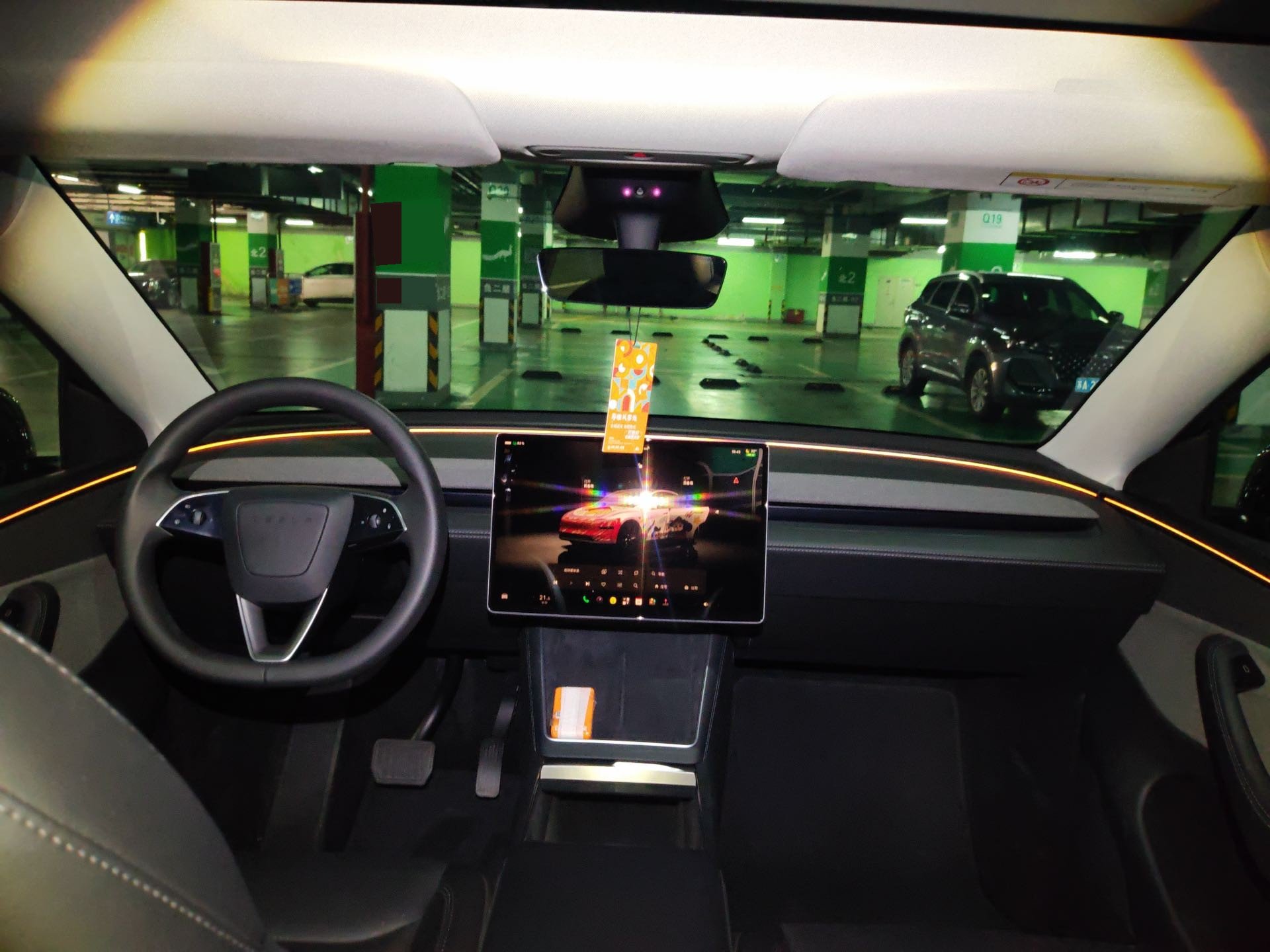 Tesla Model Y 2025 #8 Tesla Model Y 2025 car image #8
