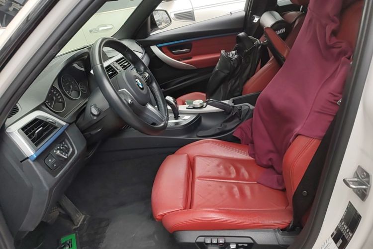 BMW 3 Series 2019 car image #15