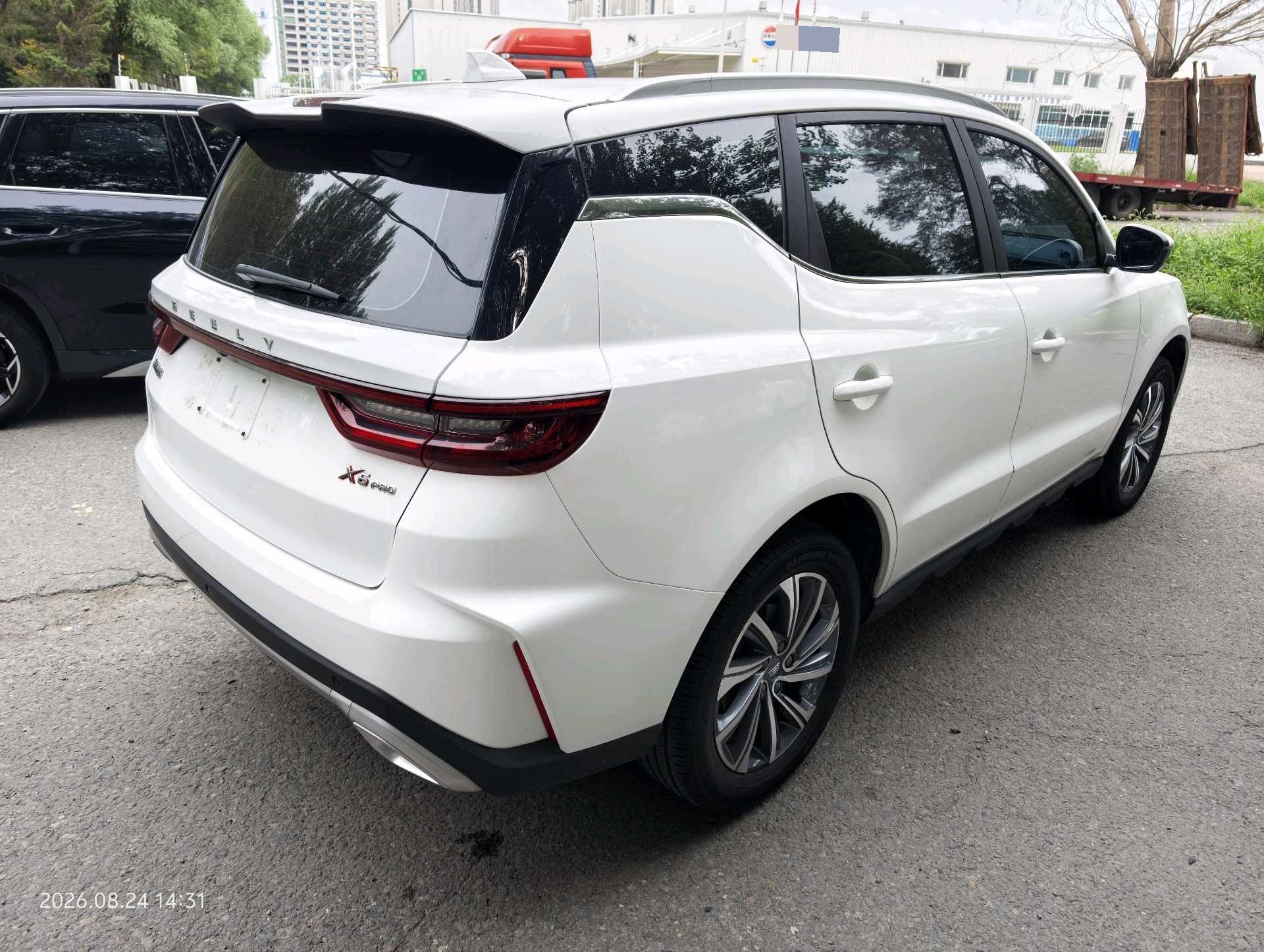 GEELY Vision X6 2022 car image #4