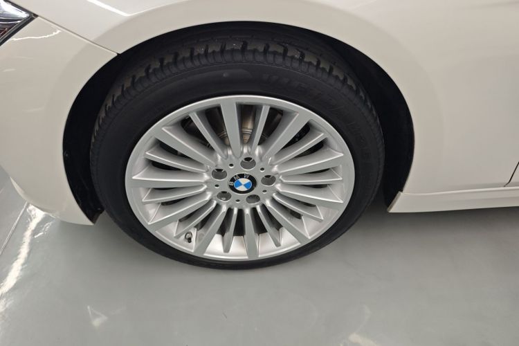 BMW 3 Series 2018 car image #9