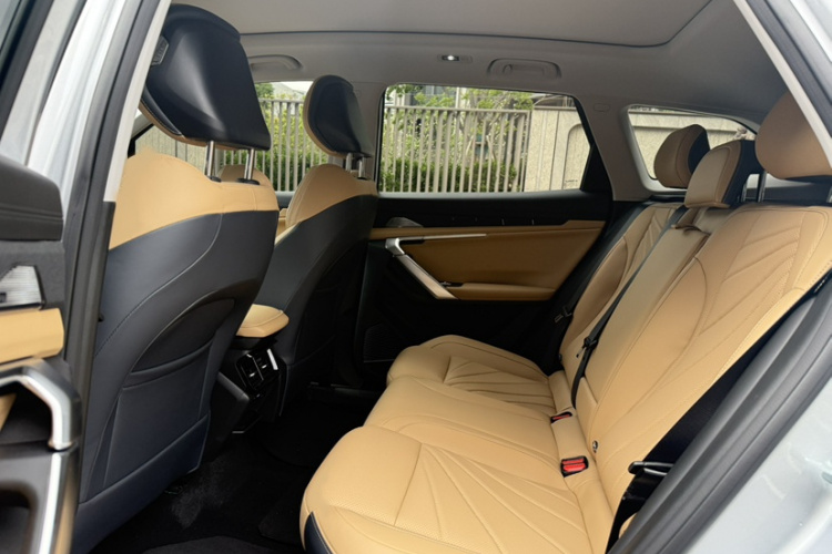 GEELY Boyue L 2024 car image #18