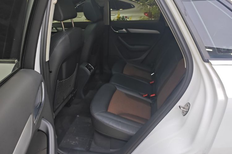 Audi Q3 2018 car image #13