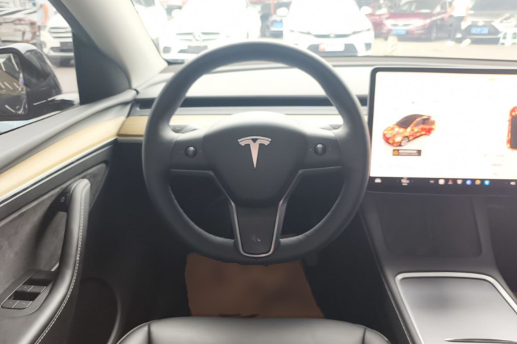 Tesla Model Y 2023 #11 Tesla Model Y 2023 car image #11