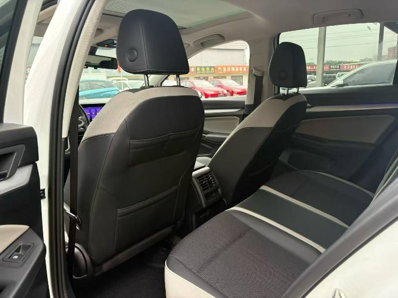 Volkswagen Golf 2022 car image #4