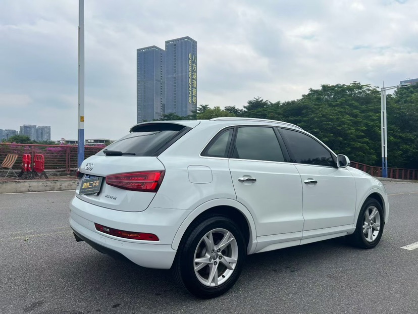 Audi Q3 2017 car image #6
