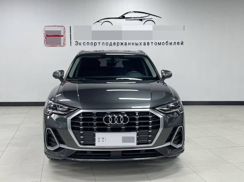 Audi Q3 2023 car image #2