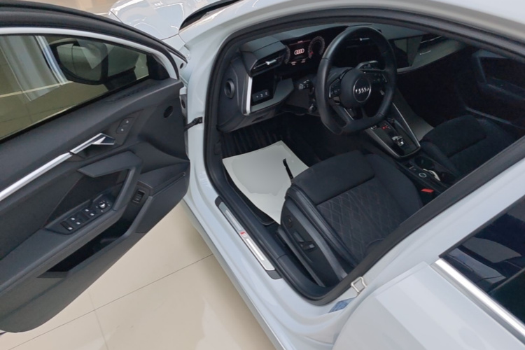 Audi A3 2021 immagine di auto #16