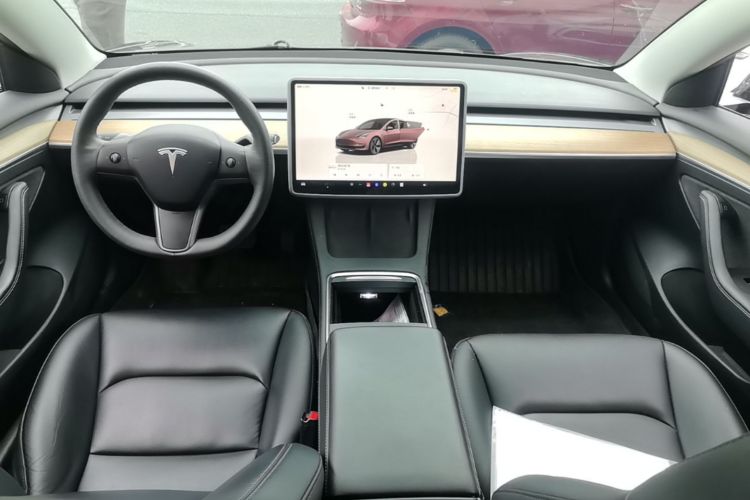 Tesla Model 3 2023 car image #10