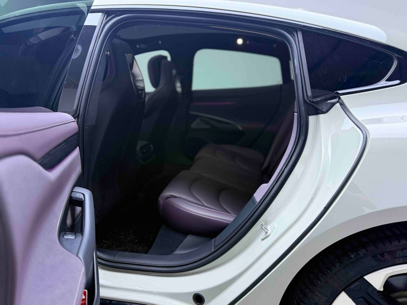 MI SU7 2025 car image #6