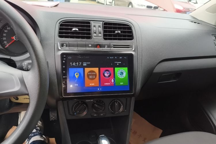 Volkswagen Polo 2018 car image #13