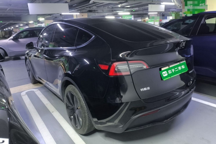 Tesla Model Y 2023 #5 Tesla Model Y 2023 car image #5