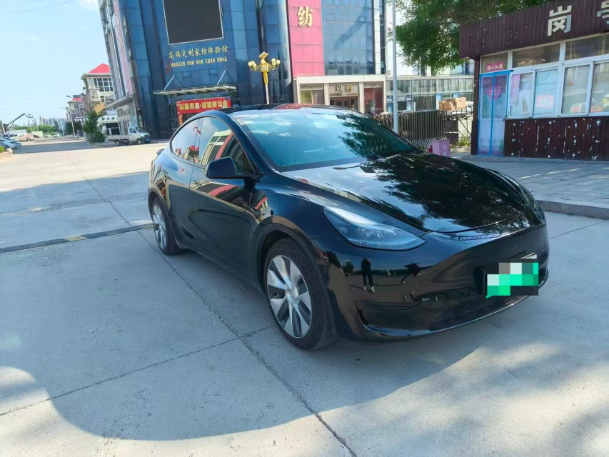 Tesla Model Y 2023 car image #3