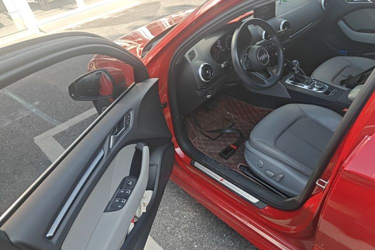 Audi A3 2019 car image #16