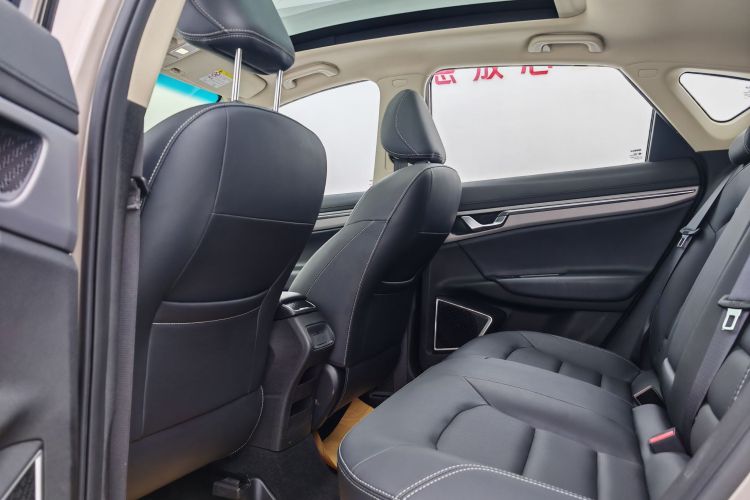 GEELY Emgrand GS 2018 immagine di auto #18