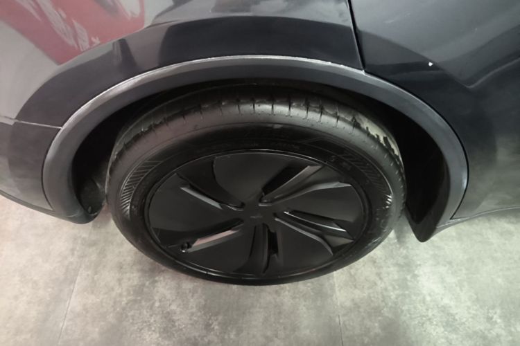 Tesla Model Y 2025 #5 Tesla Model Y 2025 car image #5