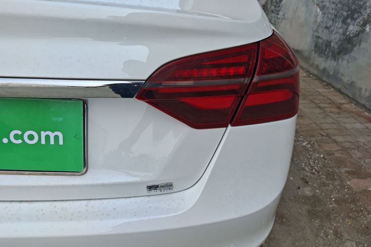 GEELY Emgrand 2019 изображение автомобиля #8