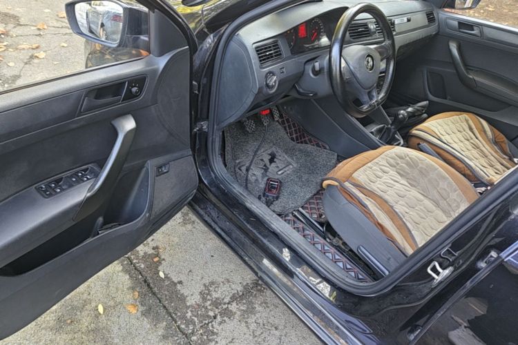 Volkswagen Santana 2017 car image #16
